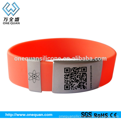 Personalized silicone bracelet with metal buckle